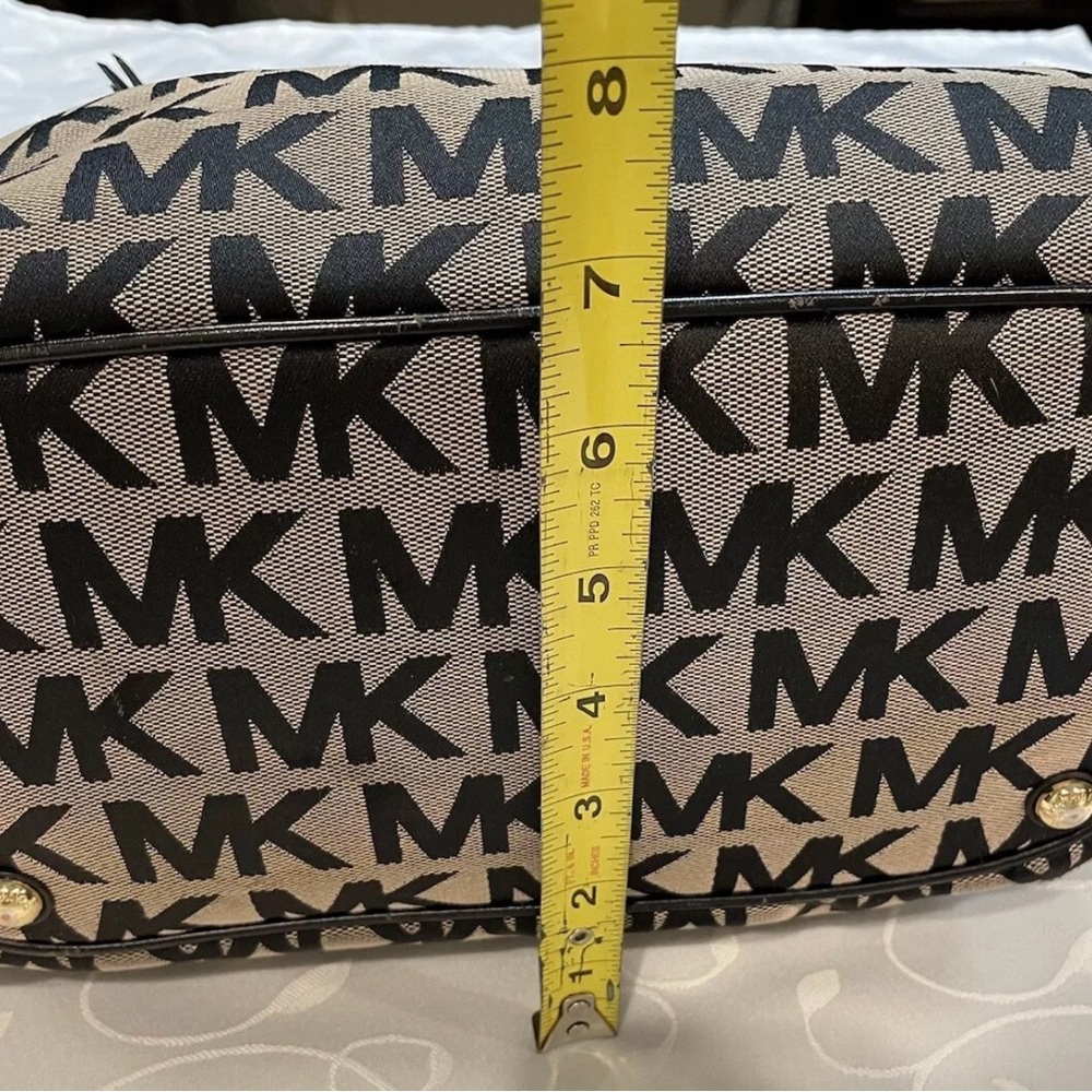 COPY - Michael Kors Jet Set Jacquard
MK Signature Logo. - Picture 3 of 16